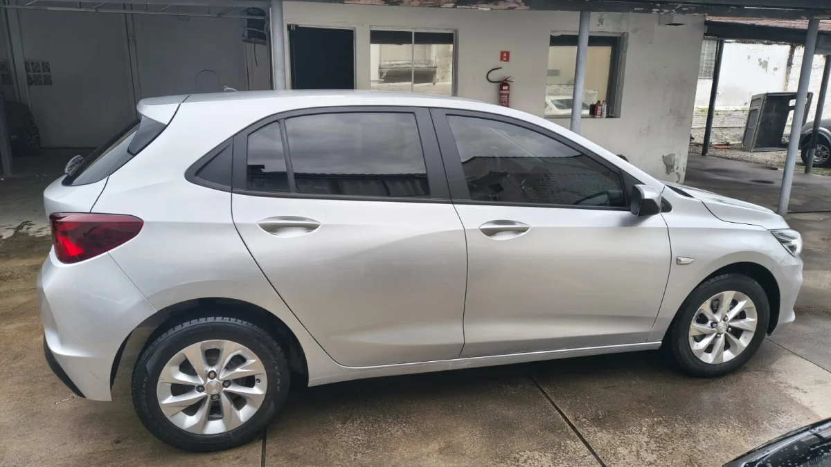 ONIX HATCH LT2 1.0 12V Flex 5p Mecânico 2023 - Imagem 5