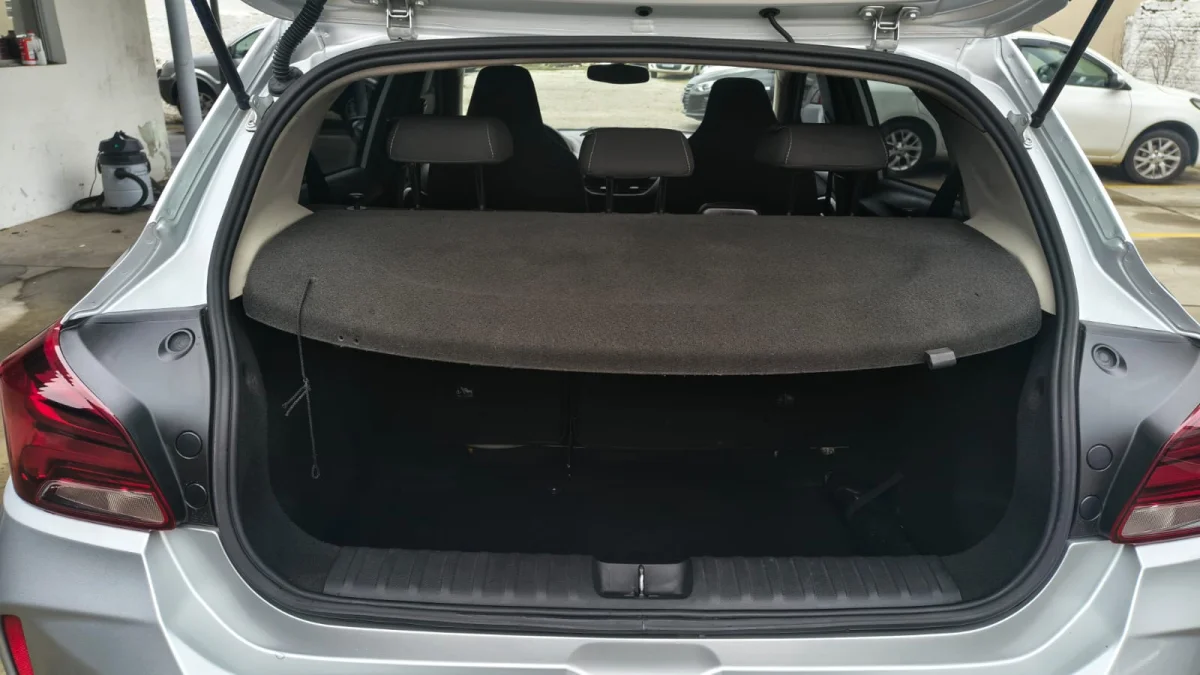 ONIX HATCH LT2 1.0 12V Flex 5p Mecânico 2023 - Imagem 13