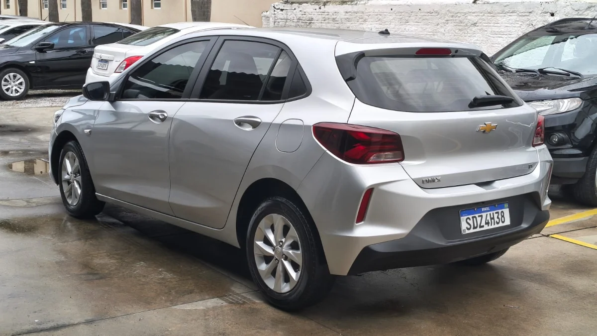 ONIX HATCH LT2 1.0 12V Flex 5p Mecânico 2023 - Imagem 7