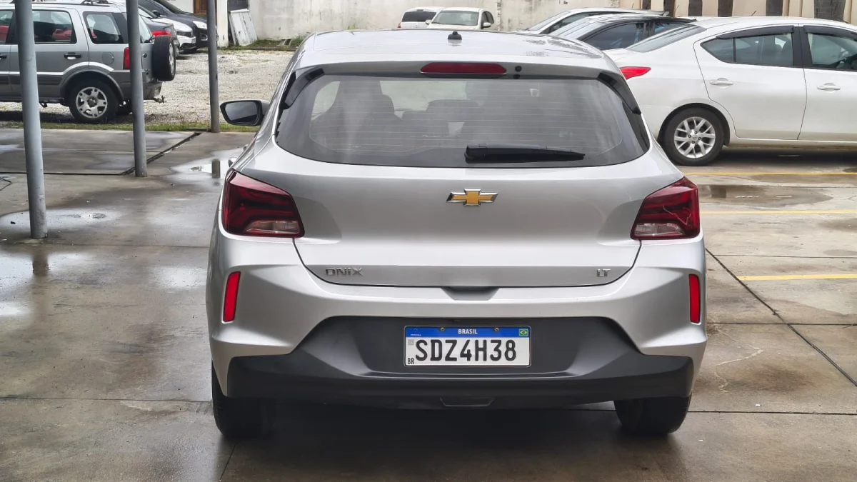 ONIX HATCH LT2 1.0 12V Flex 5p Mecânico 2023 - Imagem 8