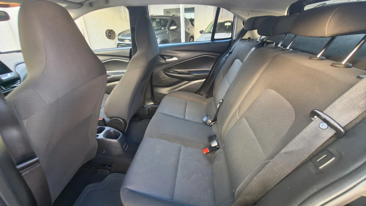 ONIX HATCH LT 1.0 12V Flex 5p Mecânico 2023 - Imagem 3