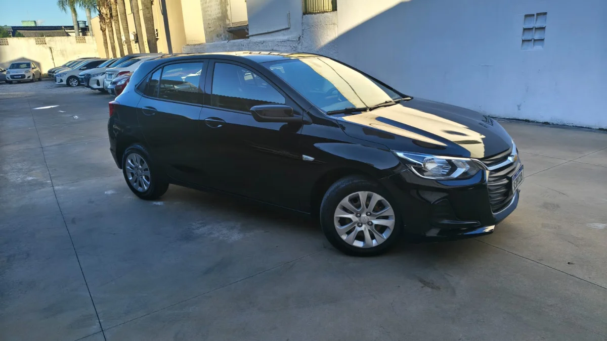 ONIX HATCH LT 1.0 12V Flex 5p Mecânico 2023 - Imagem 9