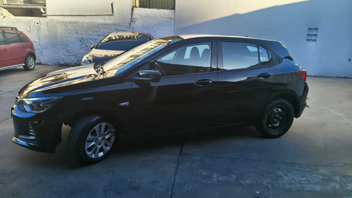 ONIX HATCH LT 1.0 12V Flex 5p Mecânico 2023 - Imagem 10