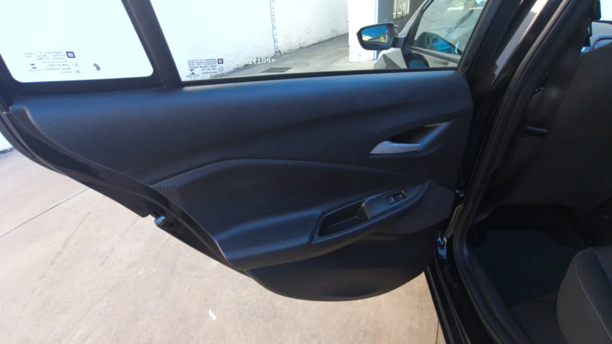 ONIX HATCH LT 1.0 12V Flex 5p Mecânico 2023 - Imagem 14