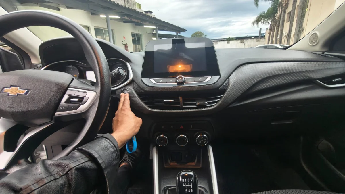 Onix Hatch LT2 1.0 Completo 2024 - Imagem 9