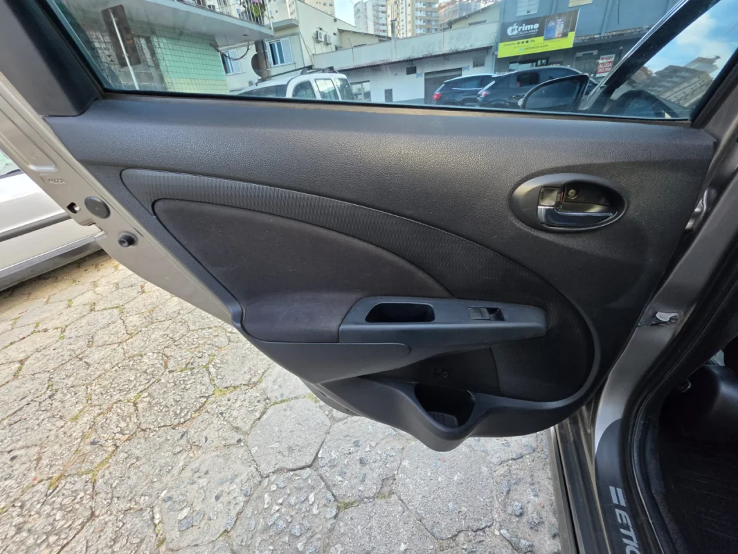 ETIOS XLS Sedan 1.5 Flex 16V 4p Automático 2018 GNV - Imagem 15