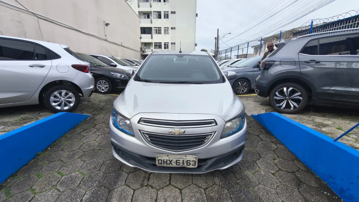 Prisma LT 1.4 8V Completo manual 2016 - Imagem 2