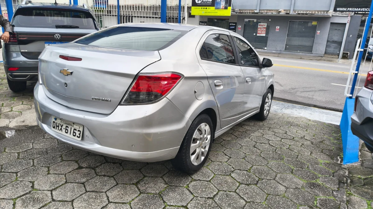 Prisma LT 1.4 8V Completo manual 2016 - Imagem 3