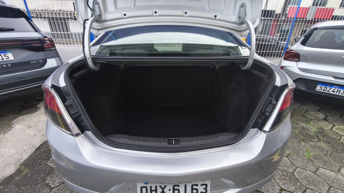 Prisma LT 1.4 8V Completo manual 2016 - Imagem 11
