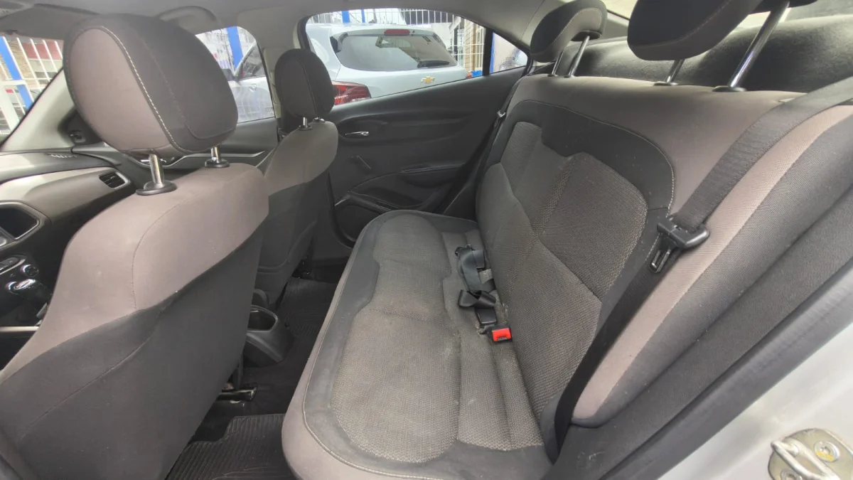 Prisma LT 1.4 8V Completo manual 2016 - Imagem 8