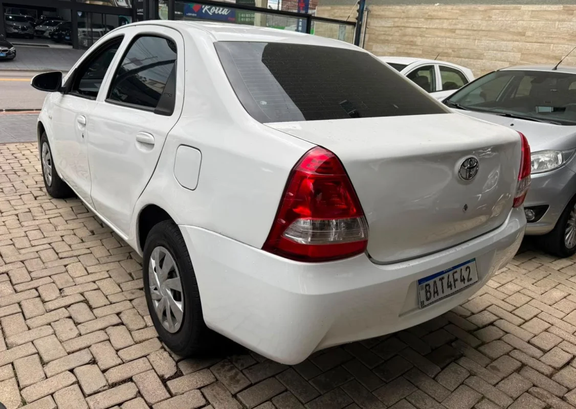 Etios X sedan completo manual 2017 - Imagem 3