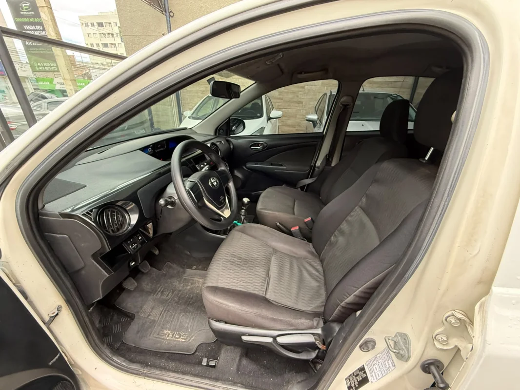 Etios X sedan completo manual 2017 - Imagem 8