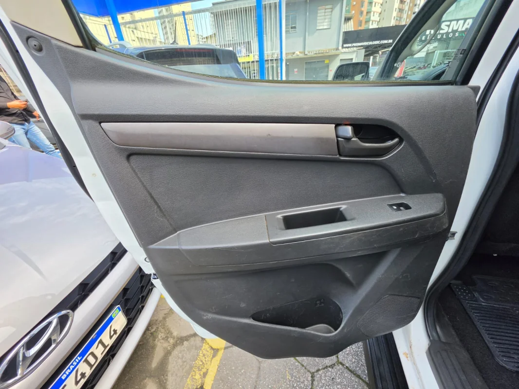 S10 Pick-Up 2.8 4x4 CD Diesel Ano 2018 mec. - Imagem 12