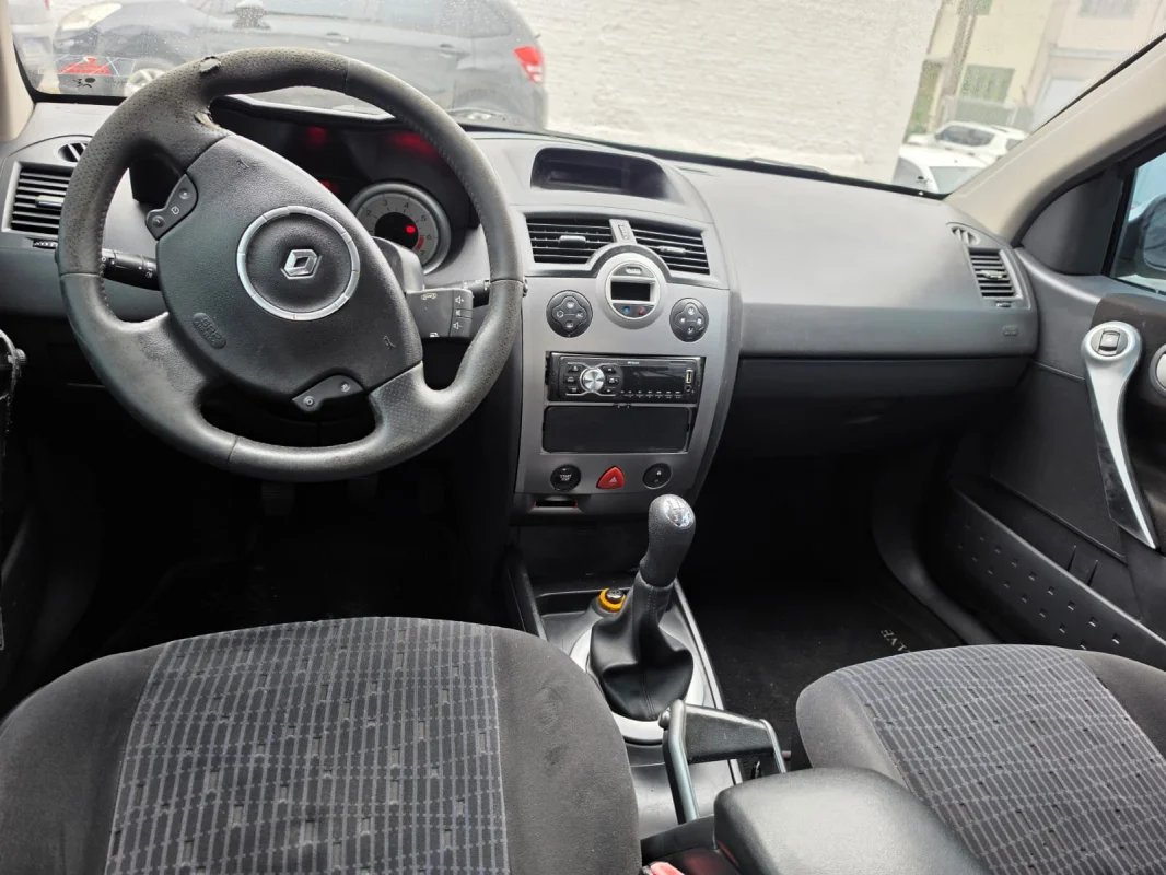 Megane Sedan Dynamique 1.6 Completo Manual 2011 - Imagem 7
