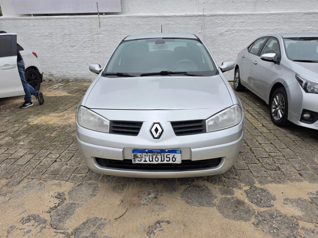 Megane Sedan Dynamique 1.6 Completo Manual 2011 - Imagem 2