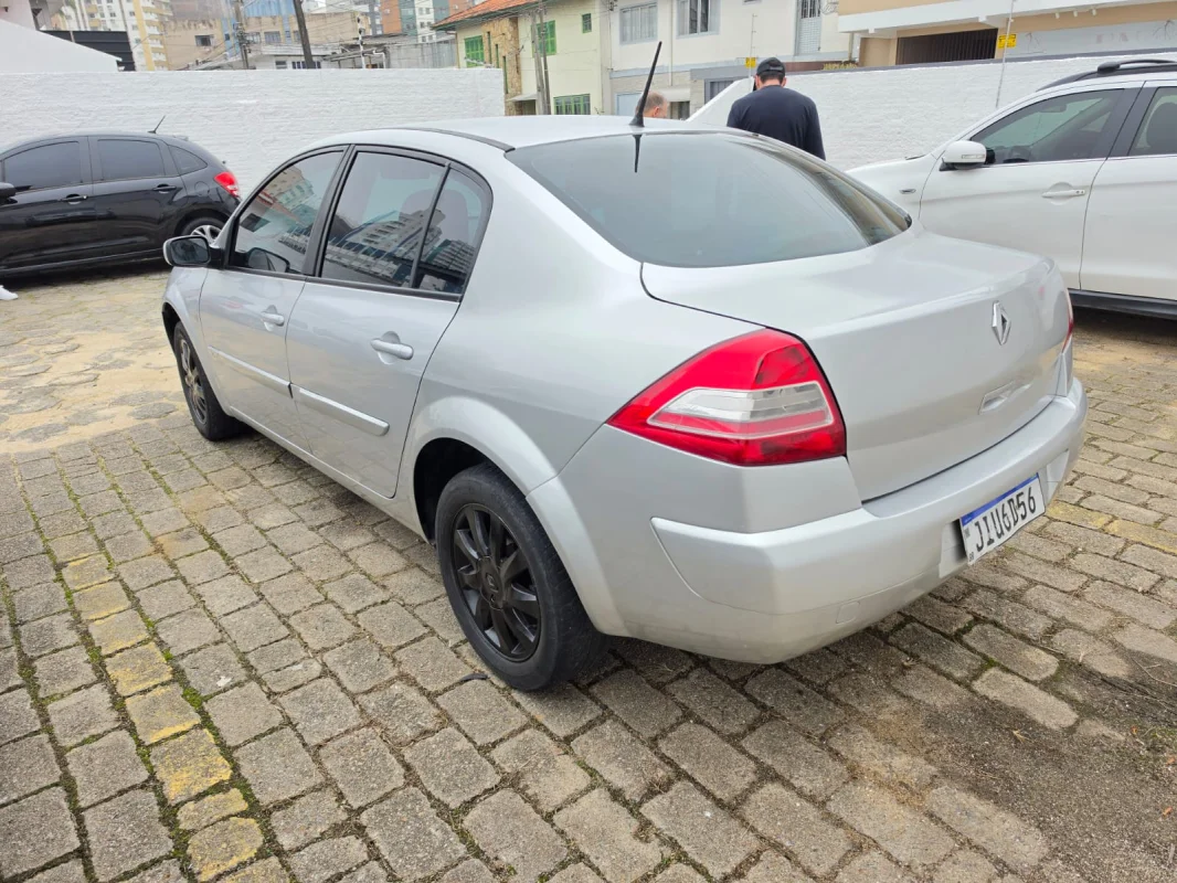 Megane Sedan Dynamique 1.6 Completo Manual 2011 - Imagem 5