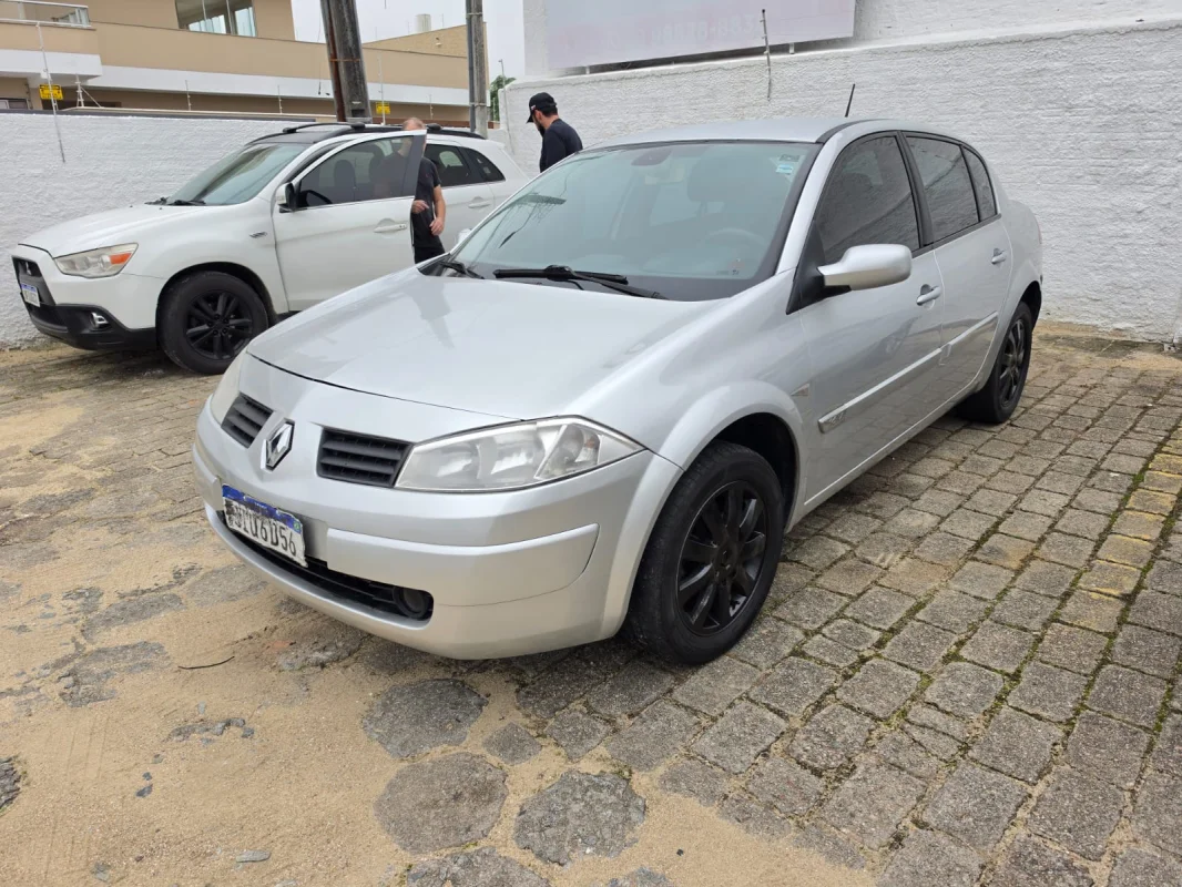 Megane Sedan Dynamique 1.6 Completo Manual 2011 - Imagem 4