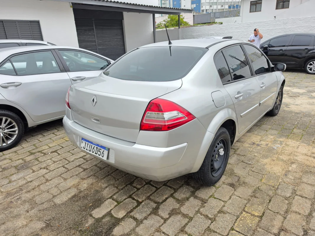 Megane Sedan Dynamique 1.6 Completo Manual 2011 - Imagem 3