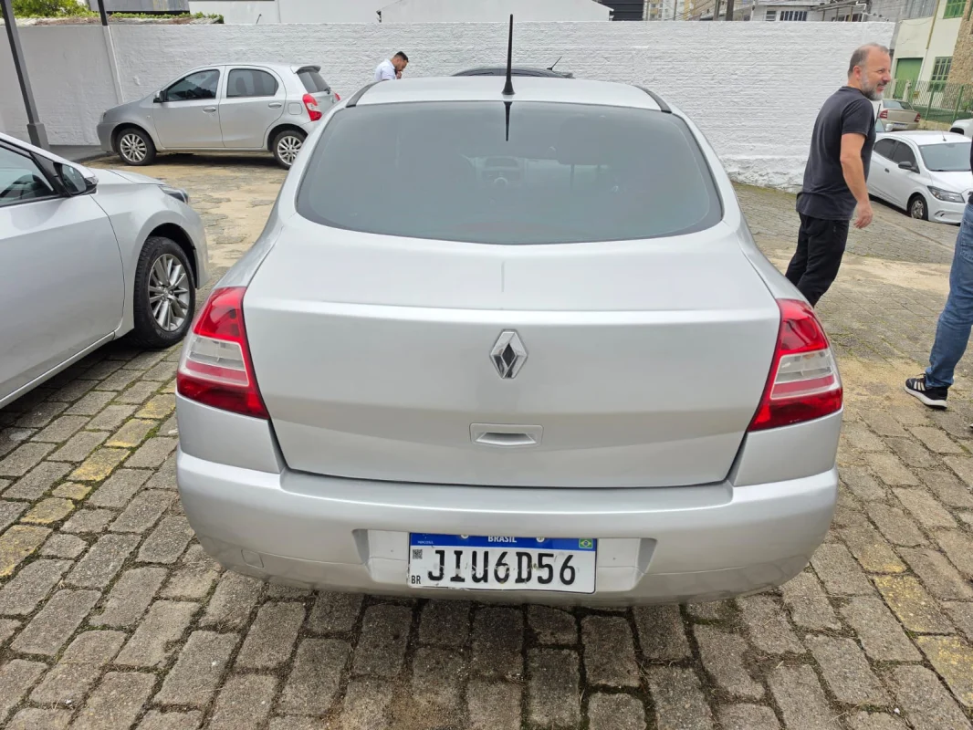 Megane Sedan Dynamique 1.6 Completo Manual 2011 - Imagem 6
