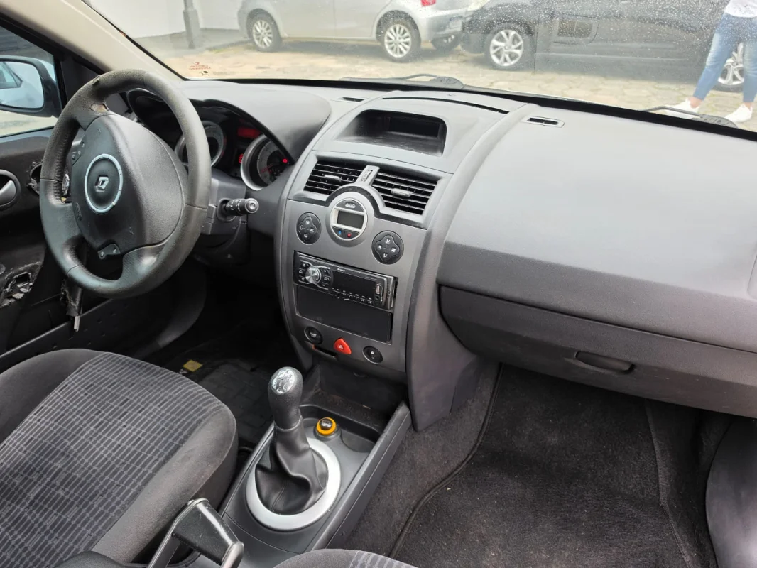 Megane Sedan Dynamique 1.6 Completo Manual 2011 - Imagem 9