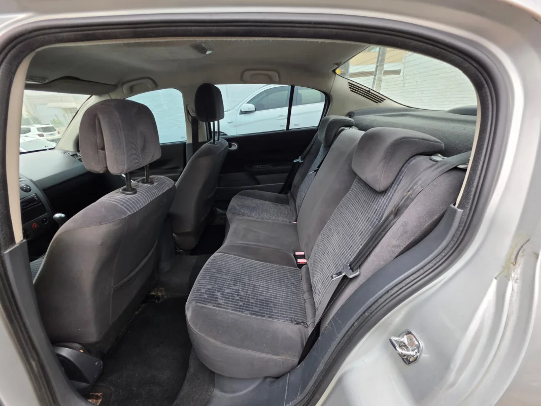 Megane Sedan Dynamique 1.6 Completo Manual 2011 - Imagem 8