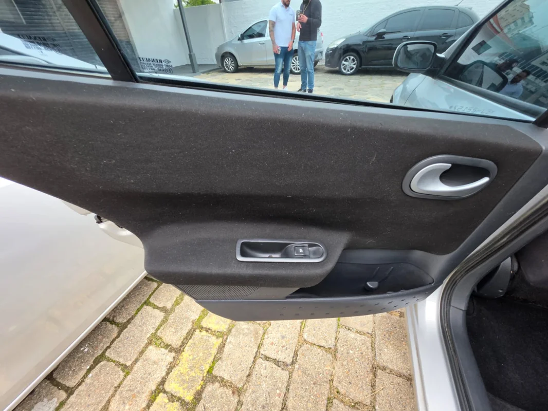 Megane Sedan Dynamique 1.6 Completo Manual 2011 - Imagem 16