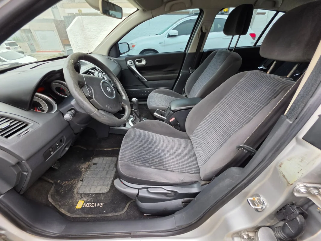 Megane Sedan Dynamique 1.6 Completo Manual 2011 - Imagem 10