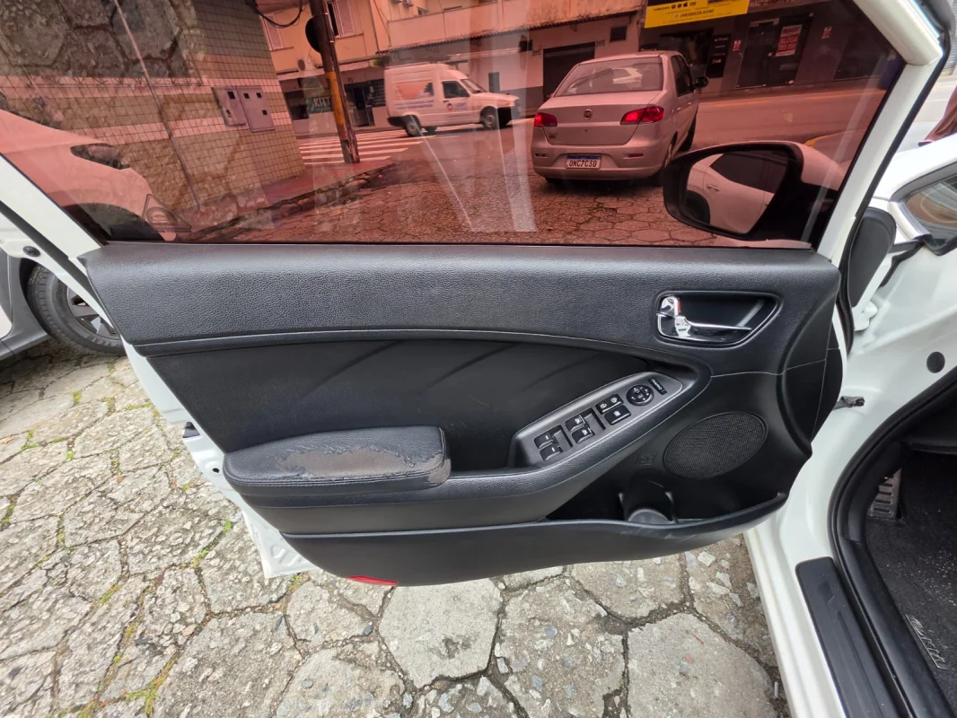 Cerato 1.6 Completo AUTOMÁTICO 2014 - Imagem 16