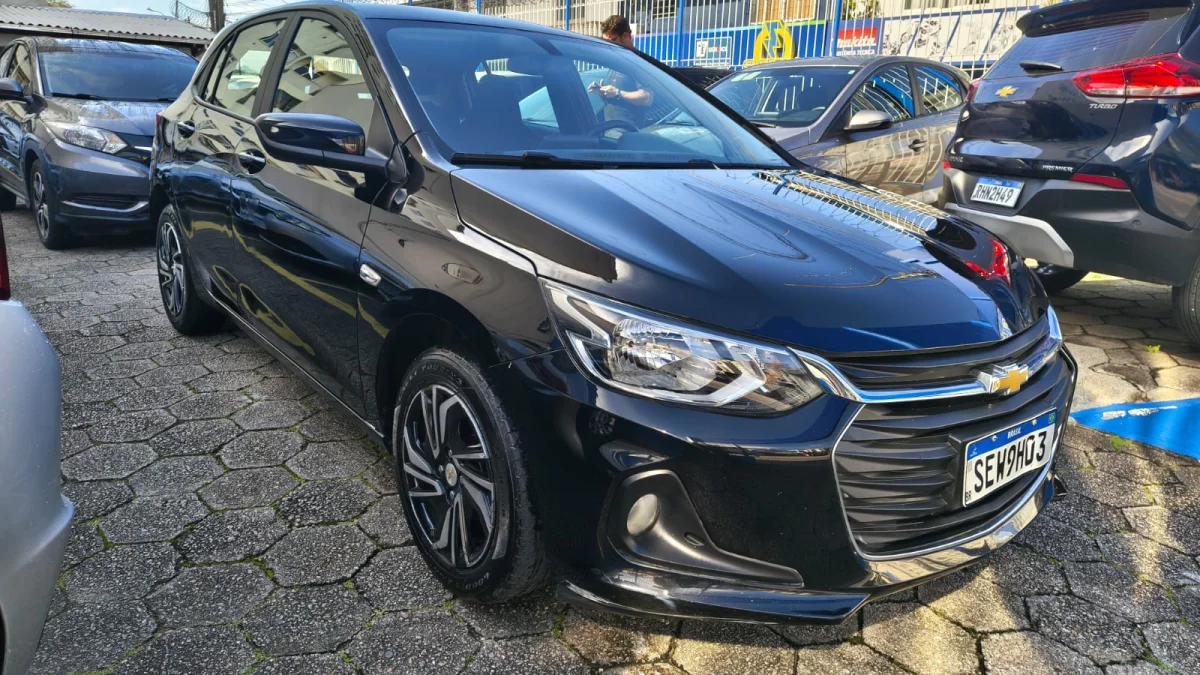 Onix Hatch LT2 1.0 Completo 2024
