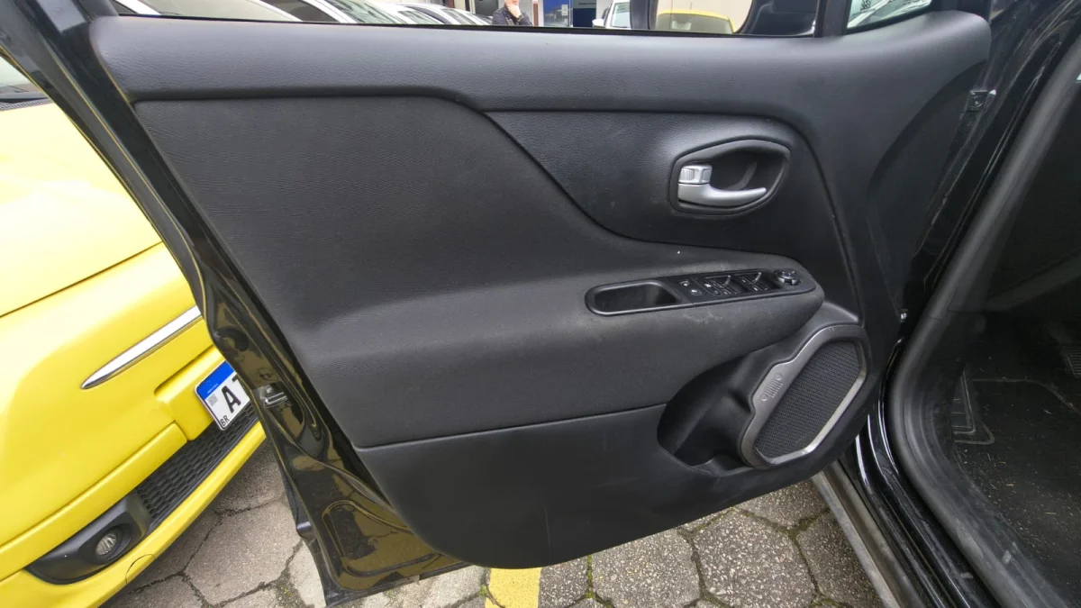 Renegade Sport T270 1.3 TB 4x2 Flex Aut. - Imagem 15