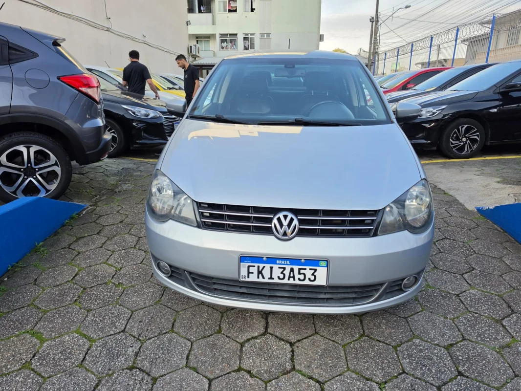 Polo sedan Comfort 2.0 Completo Manual GNV 2013 - Imagem 2