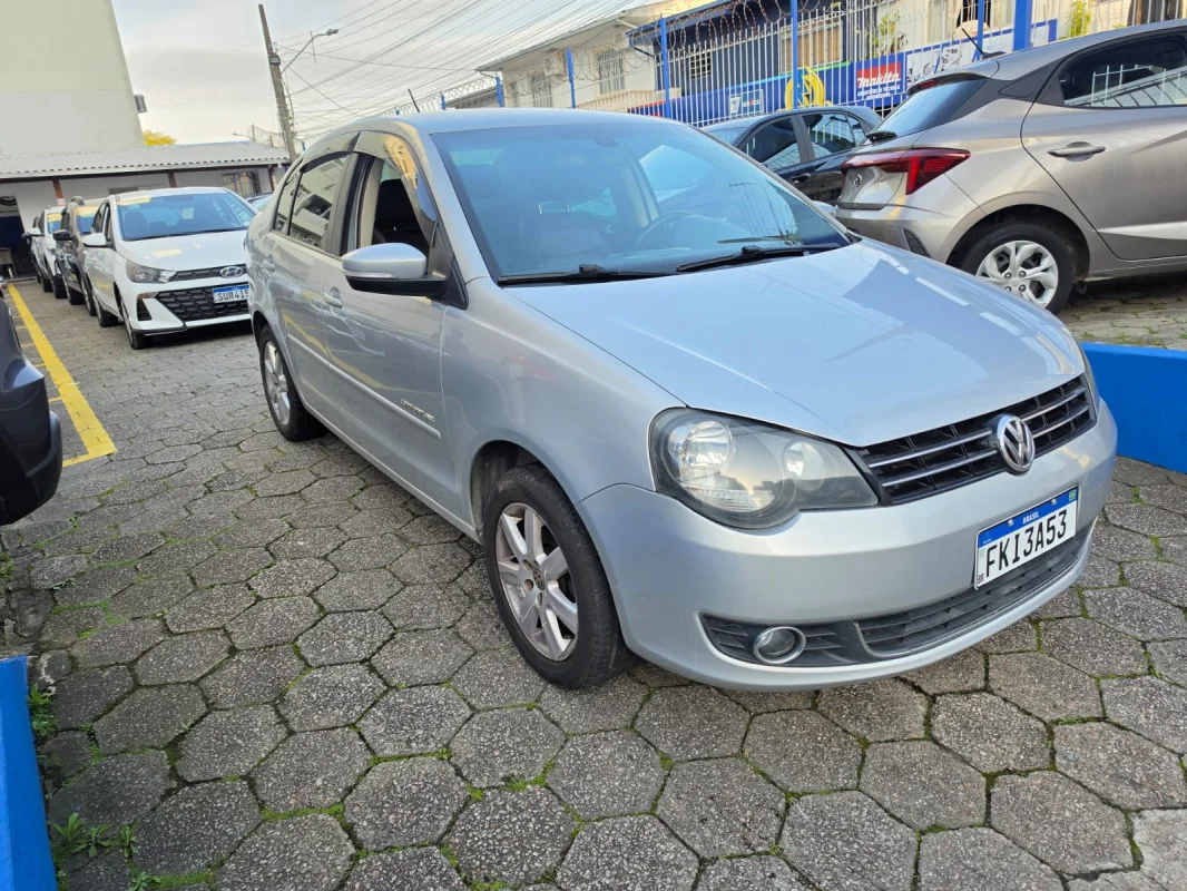 Polo sedan Comfort 2.0 Completo Manual GNV 2013
