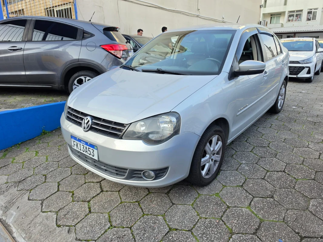 Polo sedan Comfort 2.0 Completo Manual GNV 2013 - Imagem 4