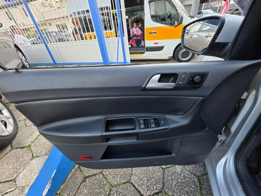 Polo sedan Comfort 2.0 Completo Manual GNV 2013 - Imagem 13