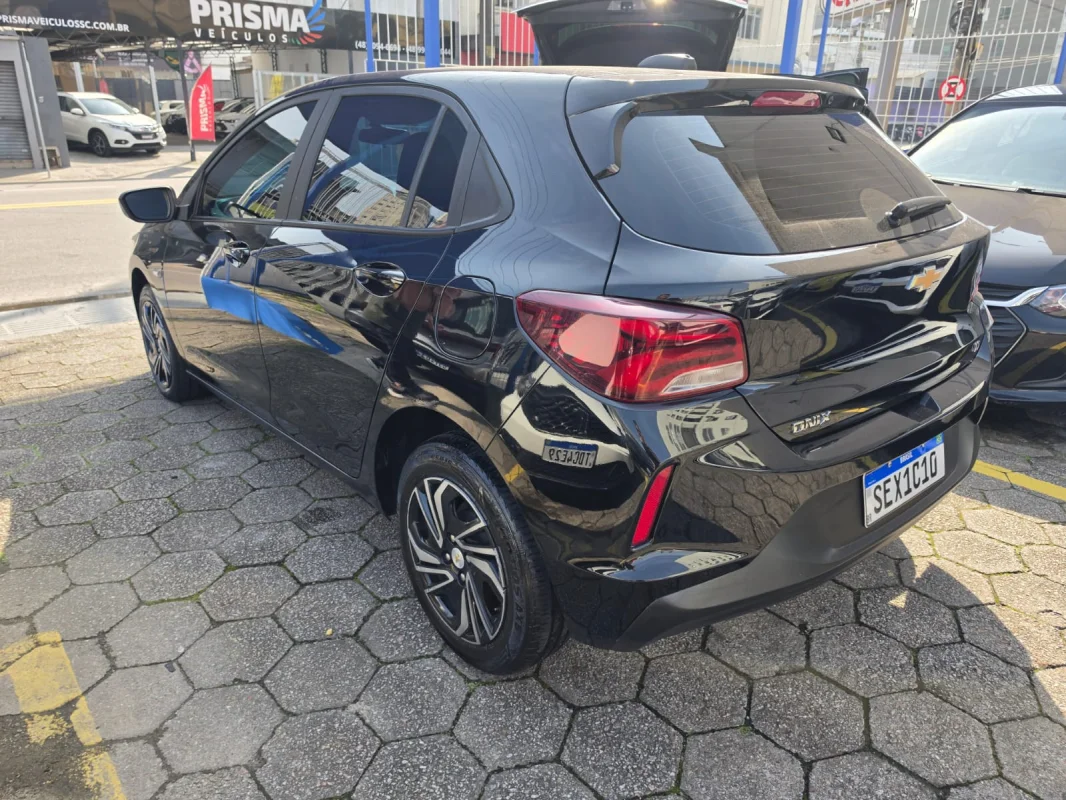 Onix Hatch 1.0 LT Completo 2024 - Imagem 2