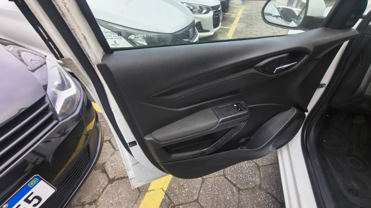 Onix Hatch 1.4 LT… Ano 2013 - Imagem 12
