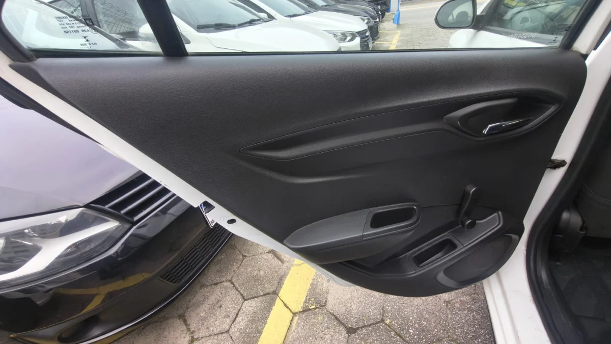 Onix Hatch 1.4 LT… Ano 2013 - Imagem 15