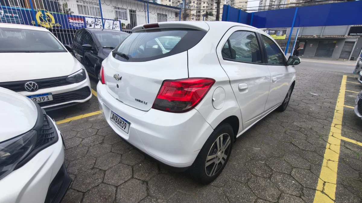 Onix Hatch 1.4 LT… Ano 2013 - Imagem 4