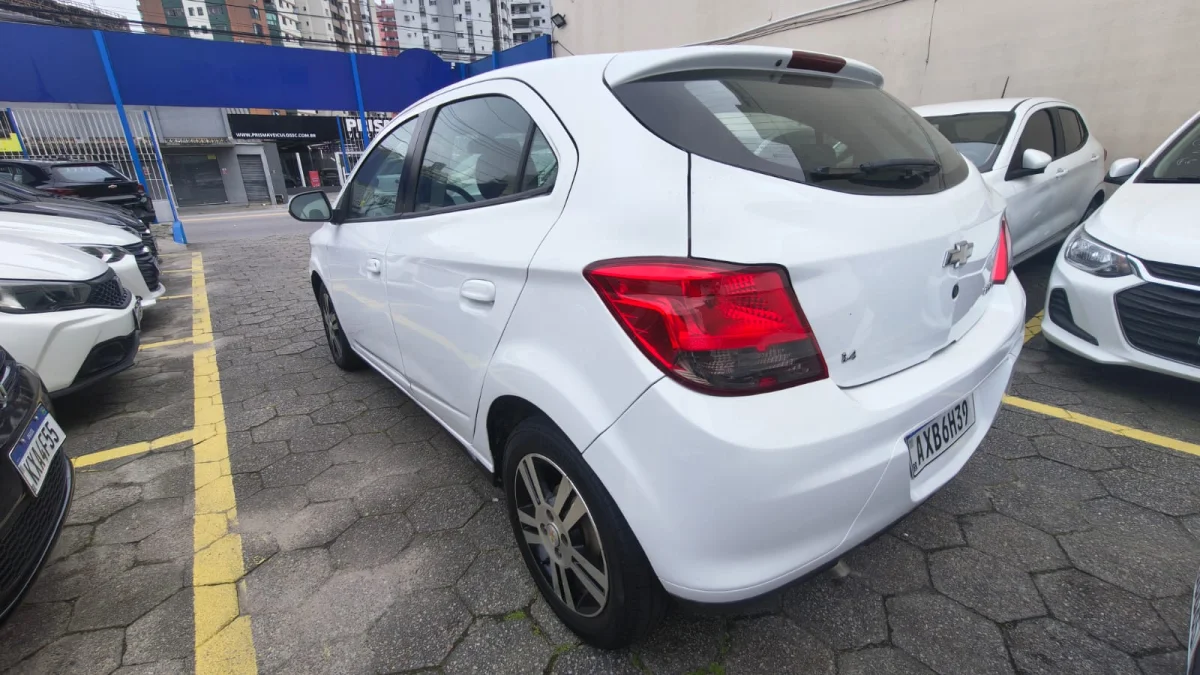 Onix Hatch 1.4 LT… Ano 2013 - Imagem 5