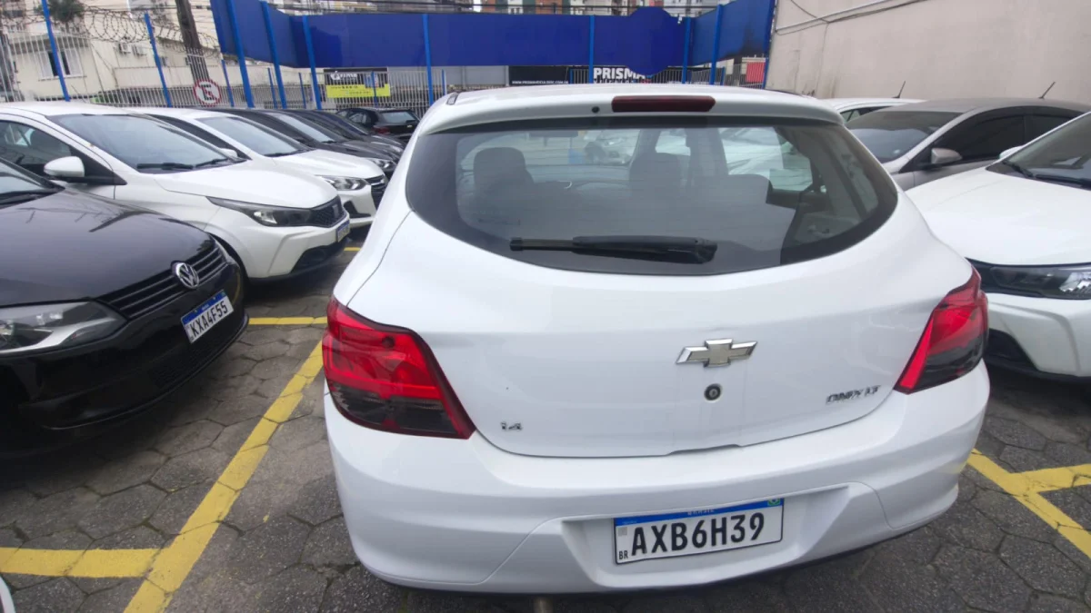 Onix Hatch 1.4 LT… Ano 2013 - Imagem 6