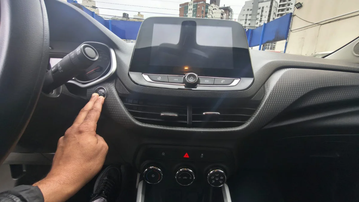 Onix Hatch LT2 1.0 Completo 2022 - Imagem 2