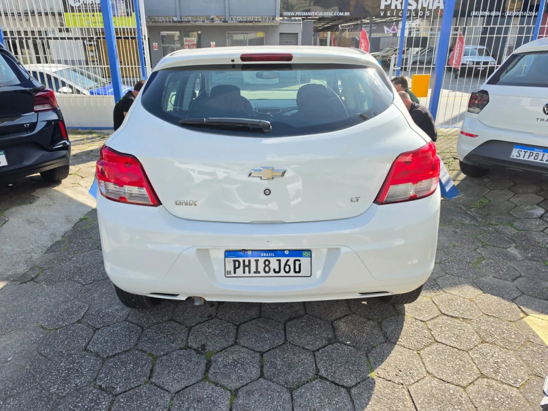 Onix LT 1.0 Completo Manual 2016 - Imagem 4