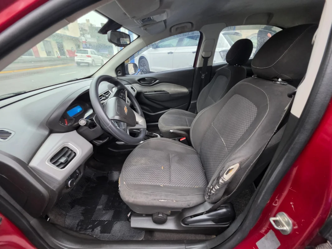 Onix Hatch LT 1.4 Completo Manual 2017 - Imagem 6