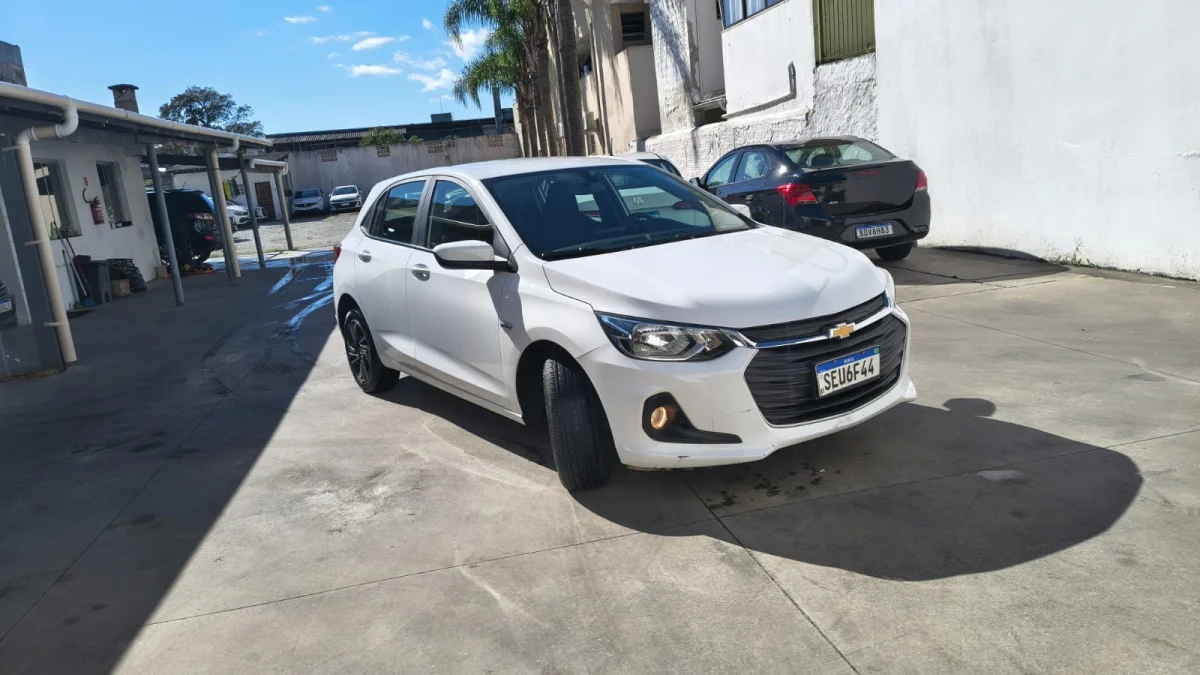 Onix Hatch LT2 1.0 Completo 2024
