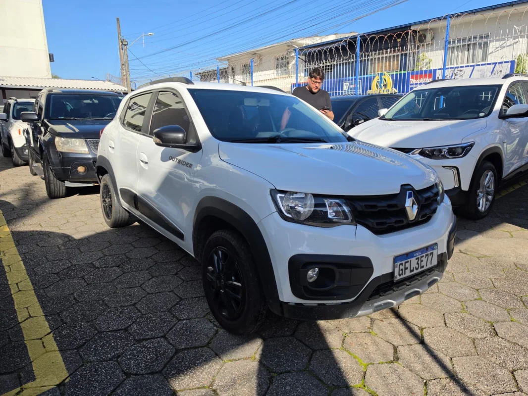 Kwid Outsider 1.0… Ano 2022