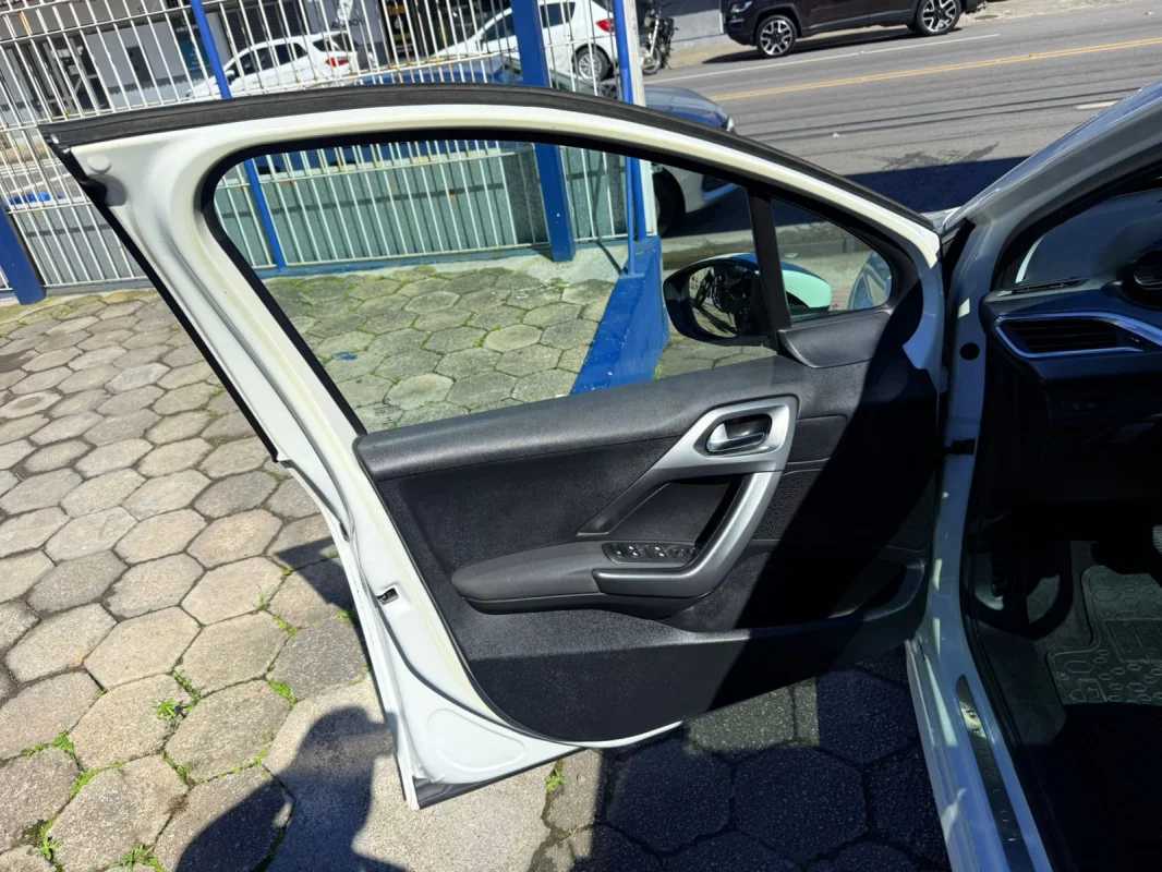 208 Griffe 1.6 Aut. Teto Panorâmico 2016 - Imagem 16