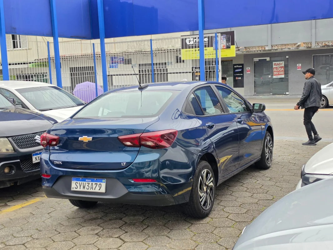 ONIX SEDAN Plus LT 1.0 Mecânico 2025 - Imagem 2