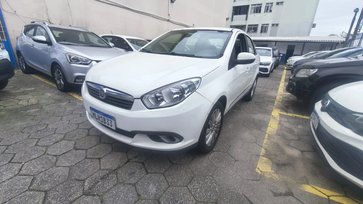 Grand Siena ESSENCE 1.6 Completo MANUAL 2013 - Imagem 4