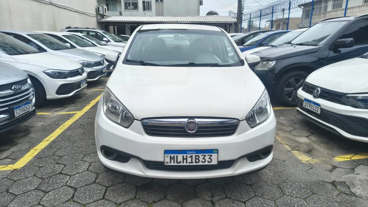 Grand Siena ESSENCE 1.6 Completo MANUAL 2013 - Imagem 2