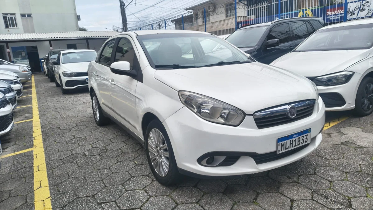 Grand Siena ESSENCE 1.6 Completo MANUAL 2013